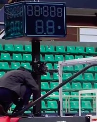  昂热主场照明故障导致比赛中断  