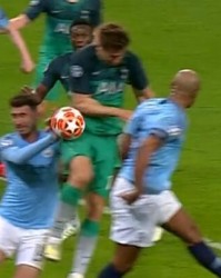  热刺锋霸争议庆祝动作遭足协警告  