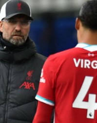  马赛核心球员重伤赛季报销，球队前景蒙上阴影  