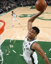  字母哥达成生涯第60次双十数据  