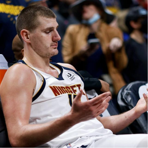  约基奇蝉联常规赛MVP创历史  