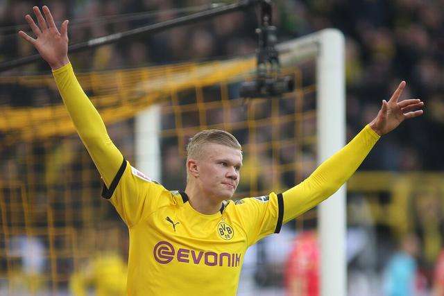  哈兰德戴帽助多特大胜法兰克福  